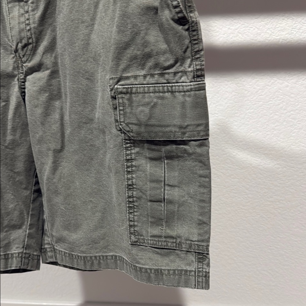 L.L. Bean Green Cargo Shorts Classic Fit - Picture 4 of 6